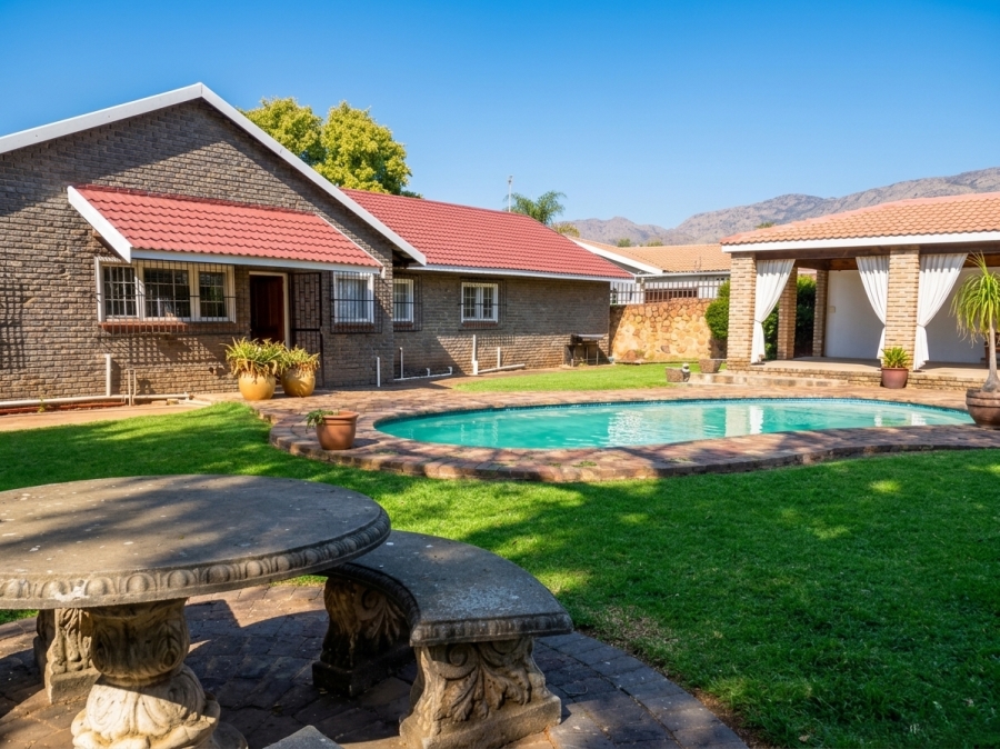 4 Bedroom Property for Sale in Geelhoutpark North West